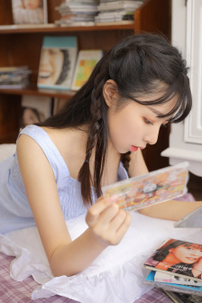 撅着屁股被客人SP光屁股罚站